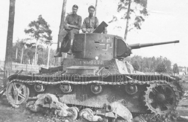 T-26 C MODEL 1939 TANK 1/72 MIRAGE RARE FINNISH & SOVIET ARMY MARKINGS 